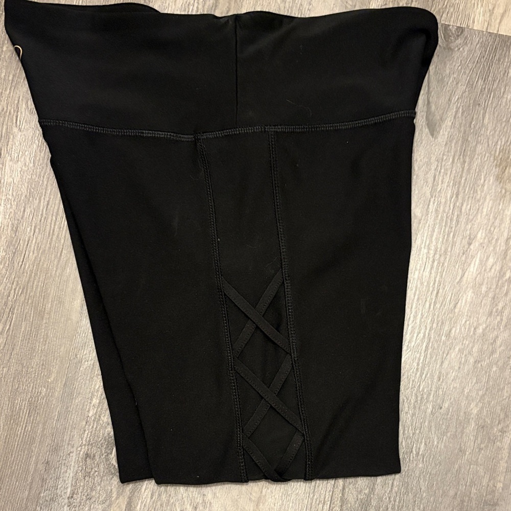 3/30 ❤️ VOGO Athletica Black Capris with Side Detail Size M - Picture 2 of 3
